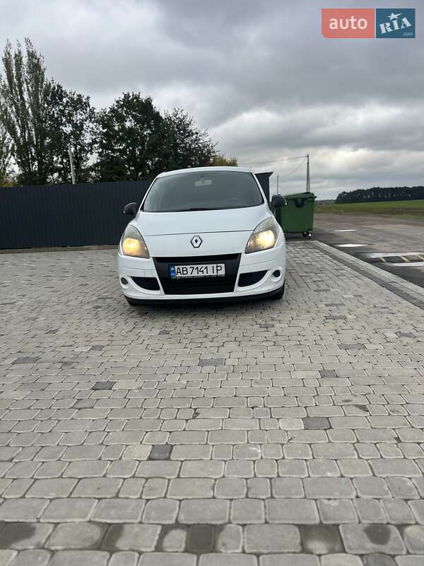 Минивэн Renault Scenic 2010 в 