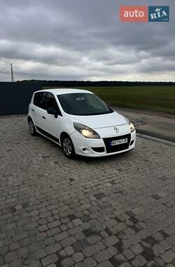 Минивэн Renault Scenic 2010 в 