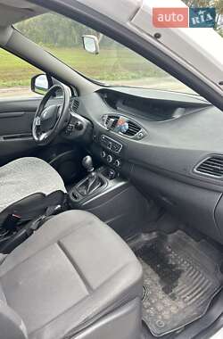Минивэн Renault Scenic 2010 в 