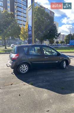 Минивэн Renault Scenic 2004 в 