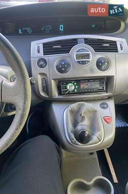 Минивэн Renault Scenic 2004 в 
