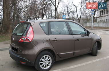 Минивэн Renault Scenic 2011 в 
