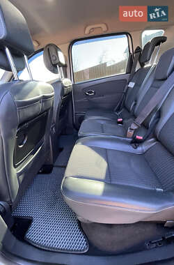 Минивэн Renault Scenic 2012 в 