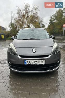 Минивэн Renault Scenic 2012 в 