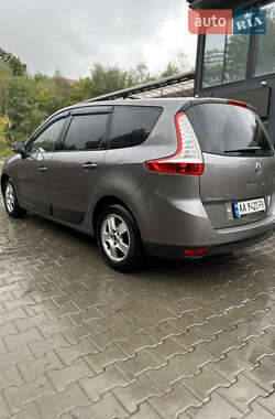 Минивэн Renault Scenic 2012 в 