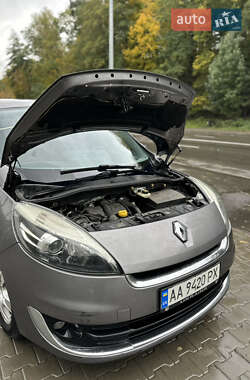 Минивэн Renault Scenic 2012 в 