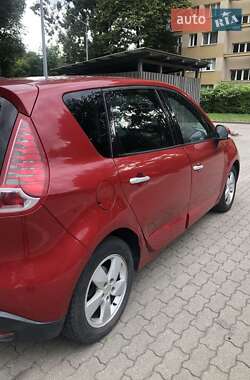 Минивэн Renault Scenic 2011 в 
