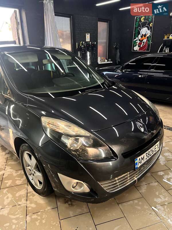 Мінівен Renault Scenic 2010 в Житомирі