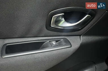 Минивэн Renault Scenic 2010 в 