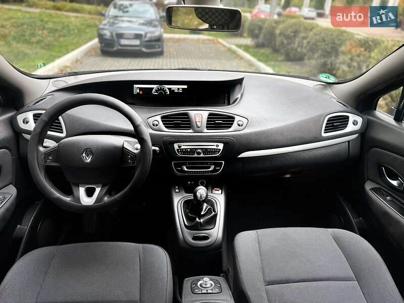Минивэн Renault Scenic 2010 в Буче