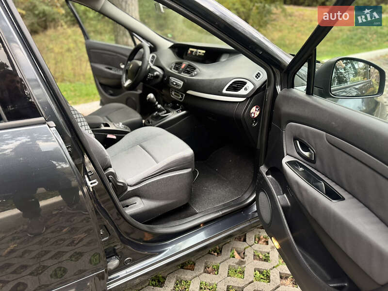 Минивэн Renault Scenic 2010 в Буче