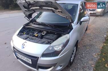 Минивэн Renault Scenic 2011 в 