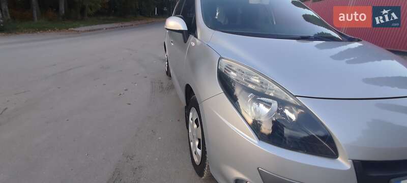 Минивэн Renault Scenic 2011 в Тернополе