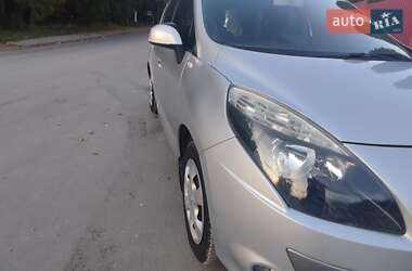 Минивэн Renault Scenic 2011 в 