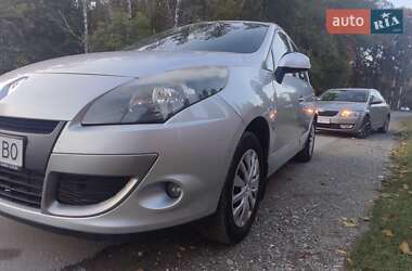 Минивэн Renault Scenic 2011 в 