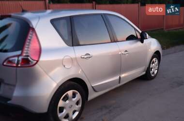 Минивэн Renault Scenic 2011 в 