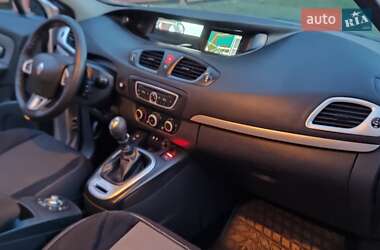 Минивэн Renault Scenic 2011 в 
