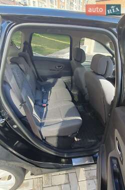 Минивэн Renault Scenic 2011 в 
