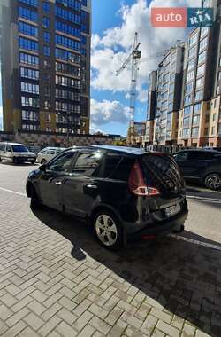 Минивэн Renault Scenic 2011 в 
