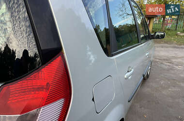 Минивэн Renault Scenic 2004 в 