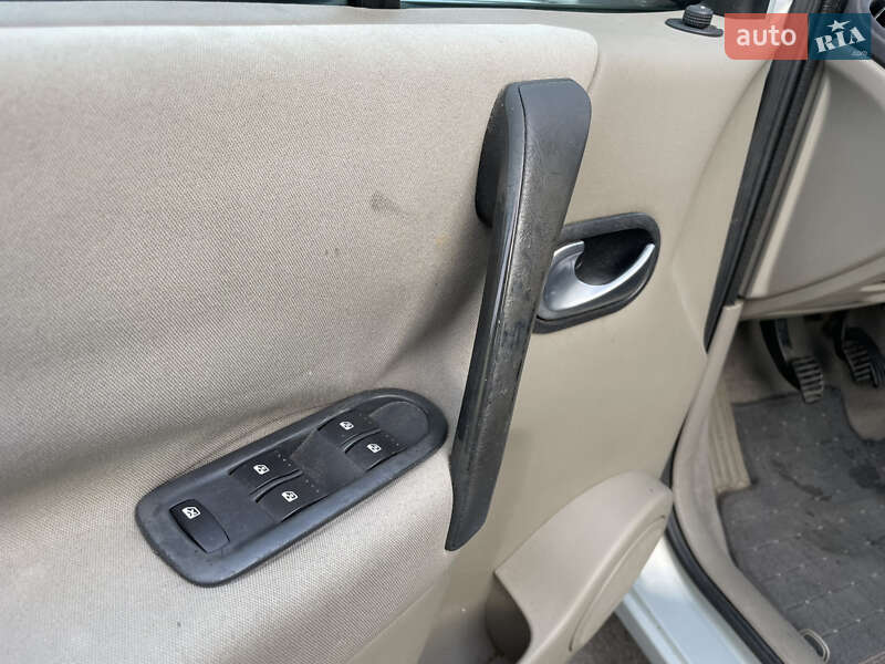 Минивэн Renault Scenic 2004 в Красилове