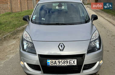 Минивэн Renault Scenic 2011 в 