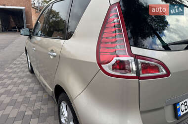 Минивэн Renault Scenic 2010 в 