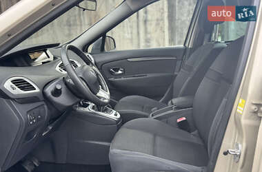 Минивэн Renault Scenic 2010 в 