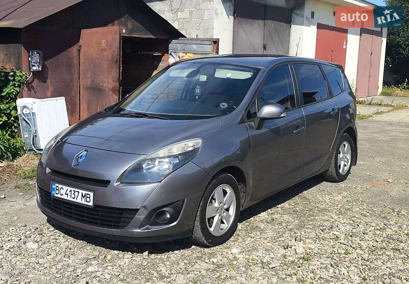 Минивэн Renault Scenic 2011 в 