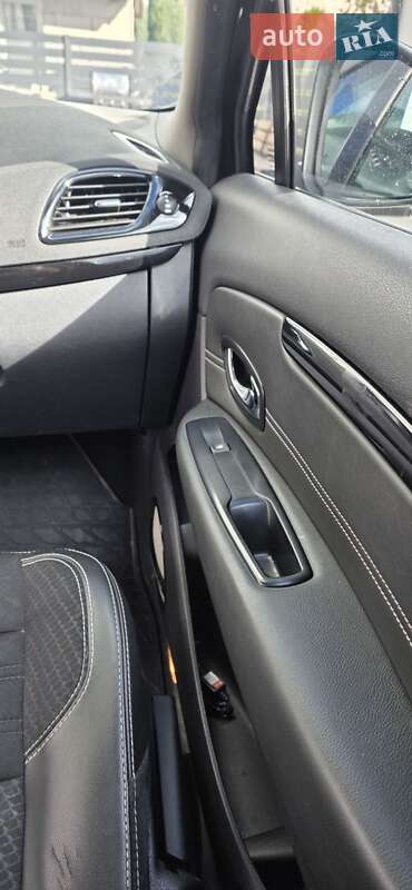 Минивэн Renault Scenic 2015 в Луцке