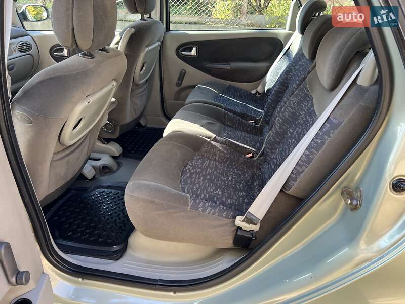 Минивэн Renault Scenic 2003 в Черновцах