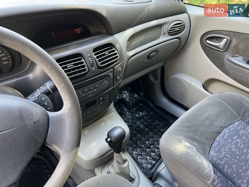 Минивэн Renault Scenic 2003 в Черновцах