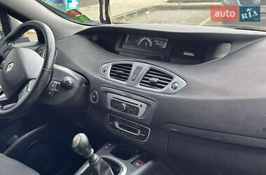 Минивэн Renault Scenic 2015 в 