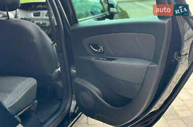Минивэн Renault Scenic 2015 в 