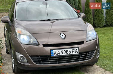 Минивэн Renault Scenic 2011 в 
