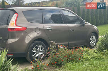 Минивэн Renault Scenic 2011 в 