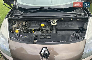 Минивэн Renault Scenic 2011 в 