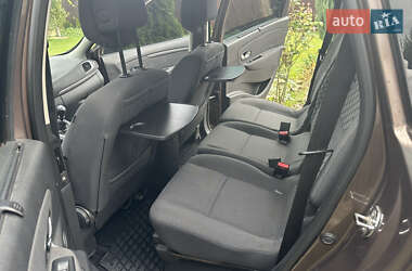 Минивэн Renault Scenic 2011 в 