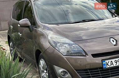 Минивэн Renault Scenic 2011 в 