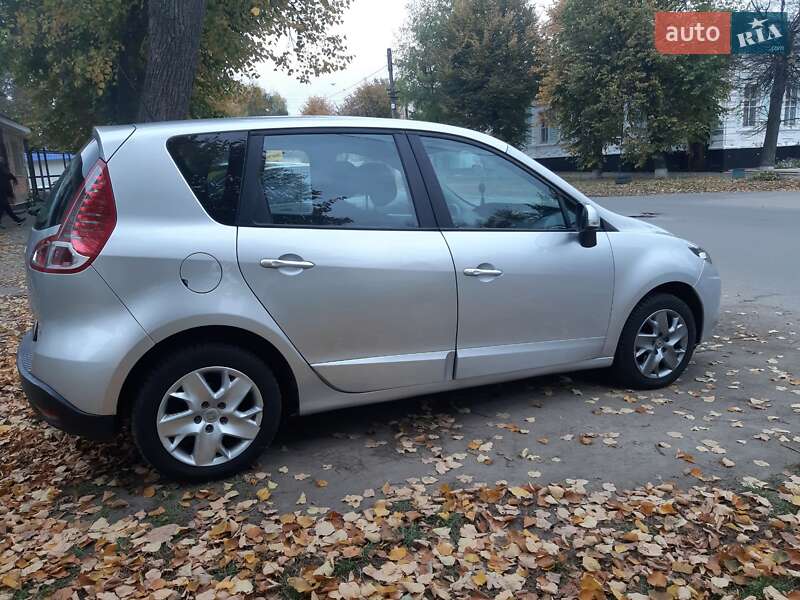 Минивэн Renault Scenic 2011 в Хороле