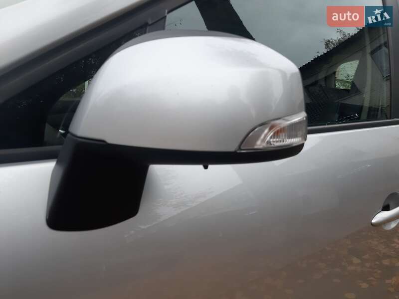 Минивэн Renault Scenic 2011 в Хороле