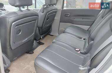 Минивэн Renault Scenic 2004 в  фото 10 Минивэн Renault Scenic 2004 в