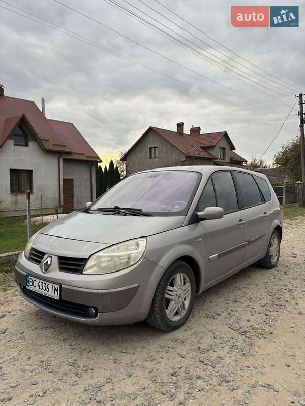 Минивэн Renault Scenic 2004 в 