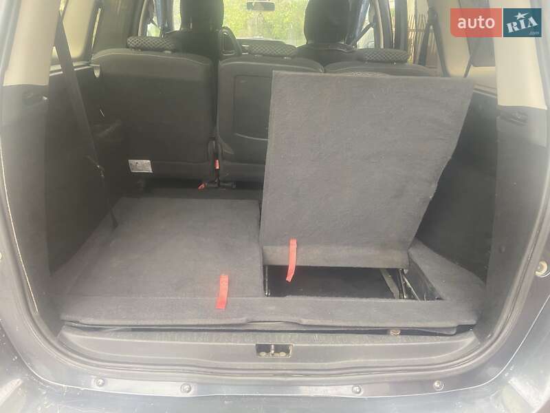 Мінівен Renault Scenic 2011 в Чернівцях