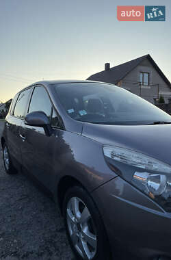 Минивэн Renault Scenic 2009 в 