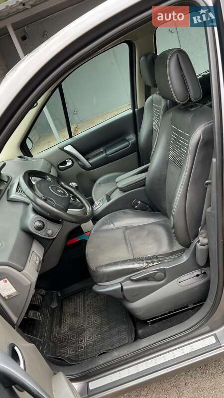 Минивэн Renault Scenic 2009 в Павлограде