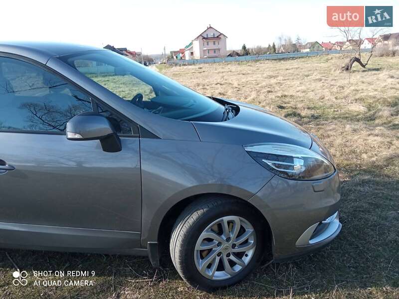 Минивэн Renault Scenic 2012 в 