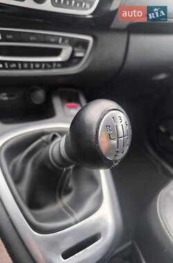 Минивэн Renault Scenic 2011 в 