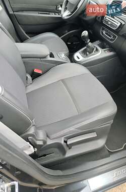 Минивэн Renault Scenic 2011 в 