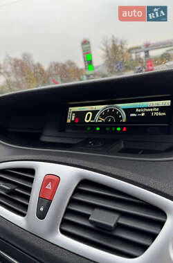 Минивэн Renault Scenic 2009 в 